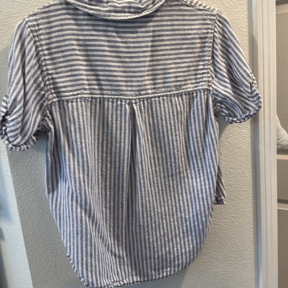 Universal Threads Button Down short sleeve - Picture 5 of 5